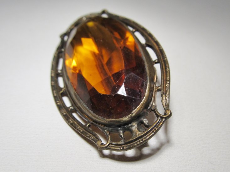 Vintage Amber Colored Glass Brooch Gold Tone Setting Wc