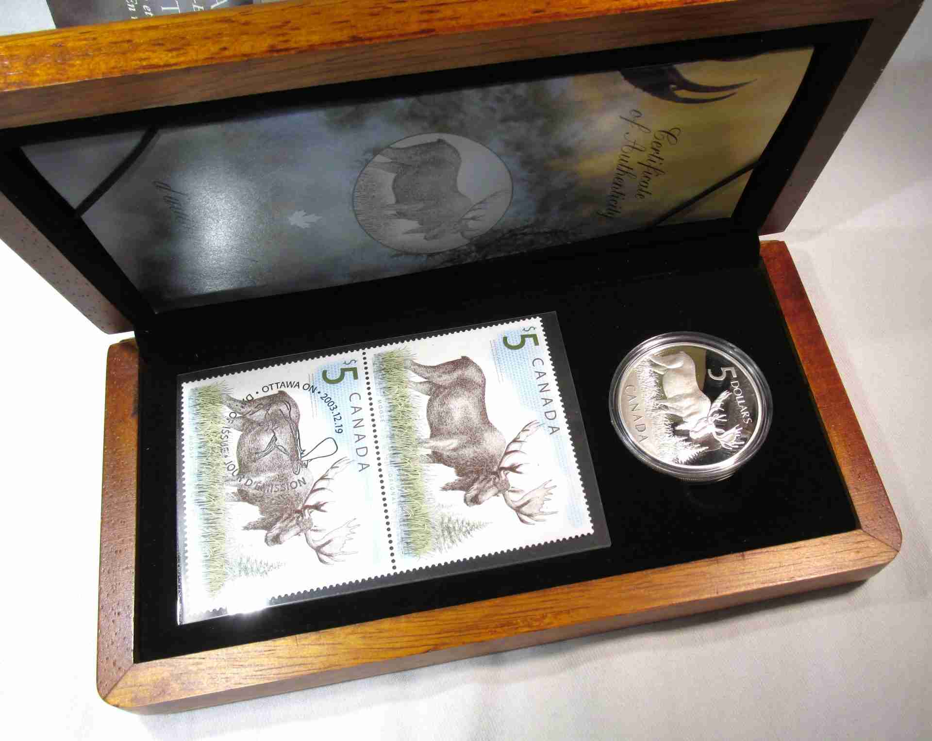 2004 Canada $5 .999 Silver 28g The Majestic Moose Stamp & Coin Set in OGP AU230